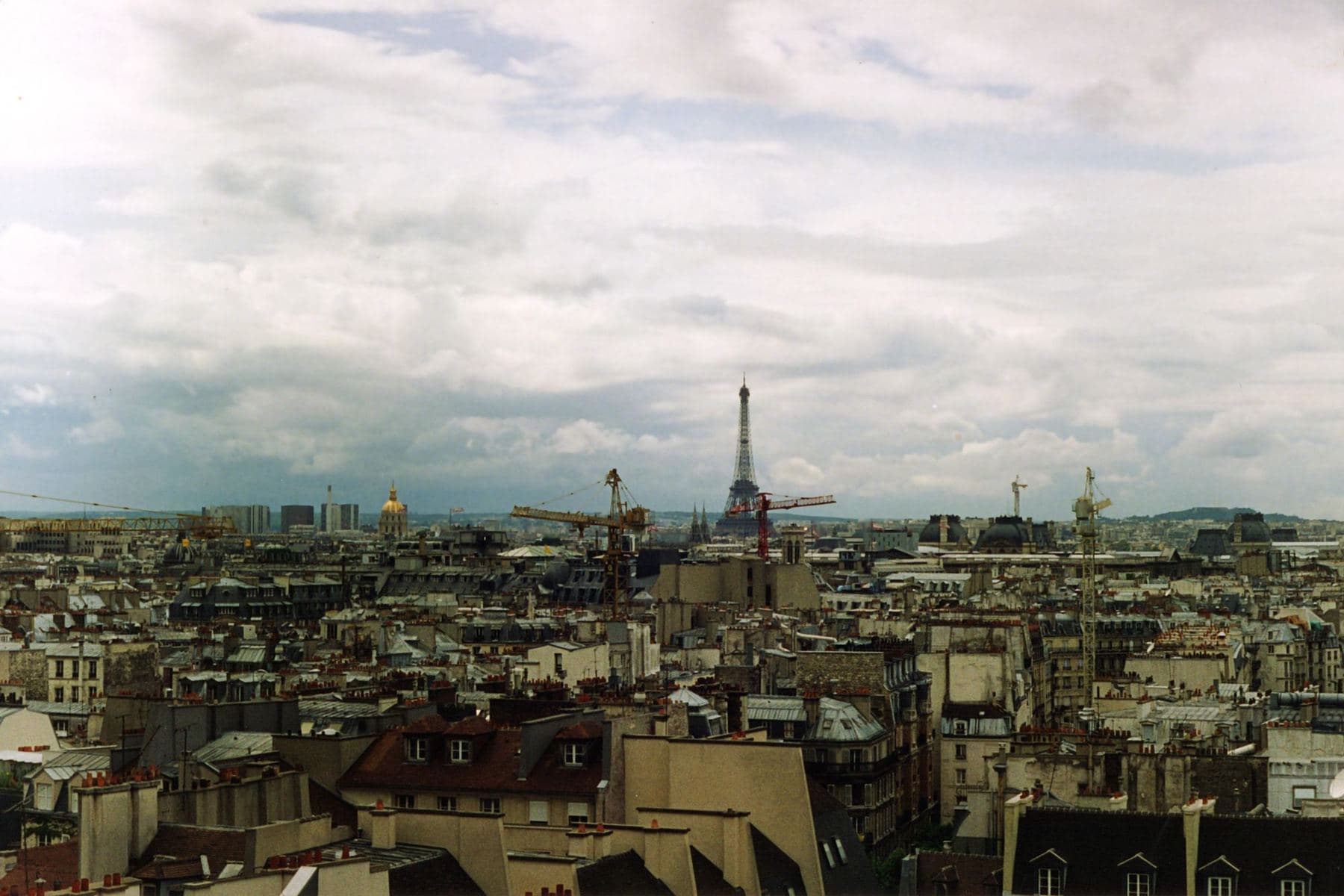 Les toits de Paris et la tour Eiffel