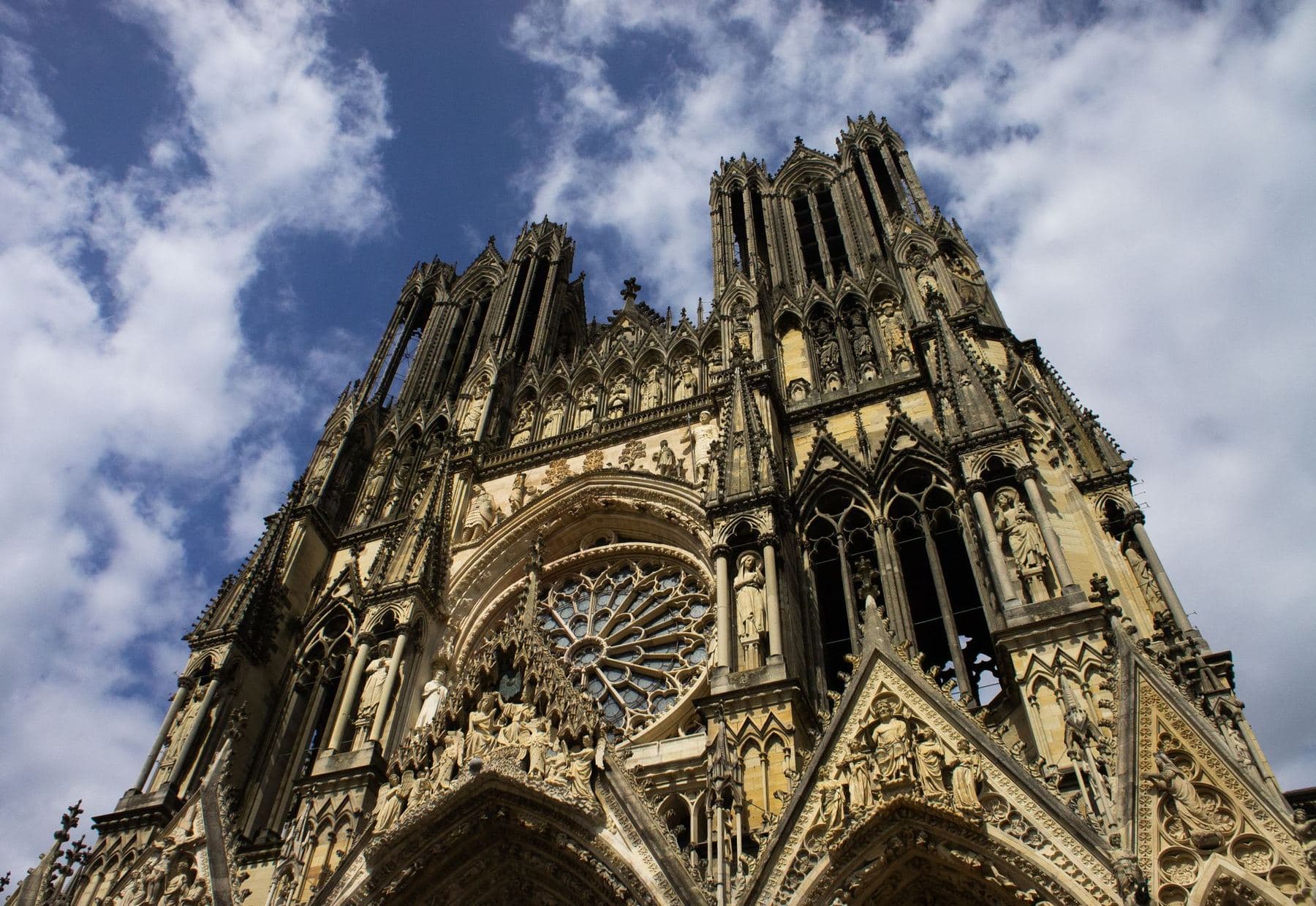 La façade gothique de la cathédrale Notre-Dame de Reims