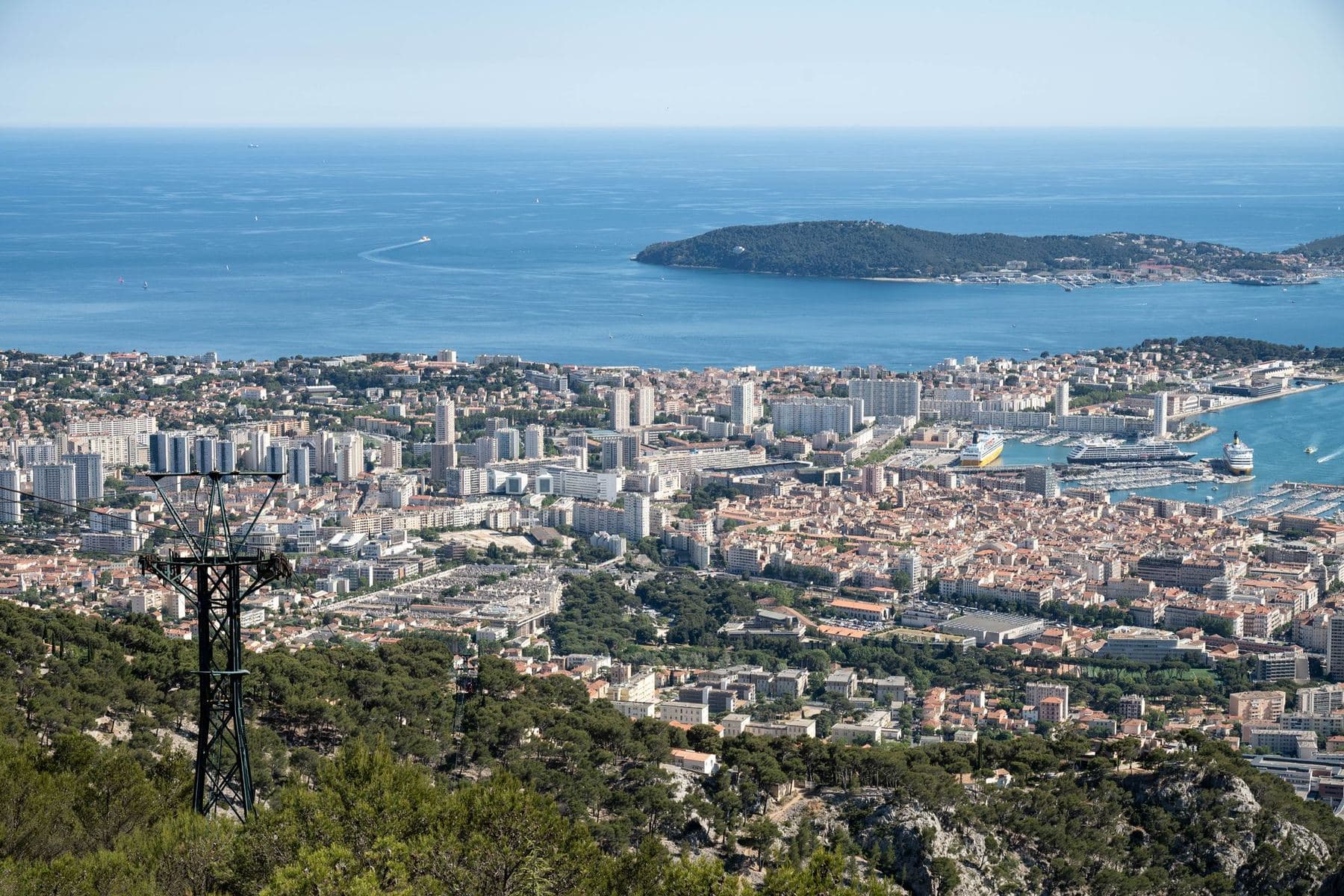 Toulon et sa rade vus des hauteurs